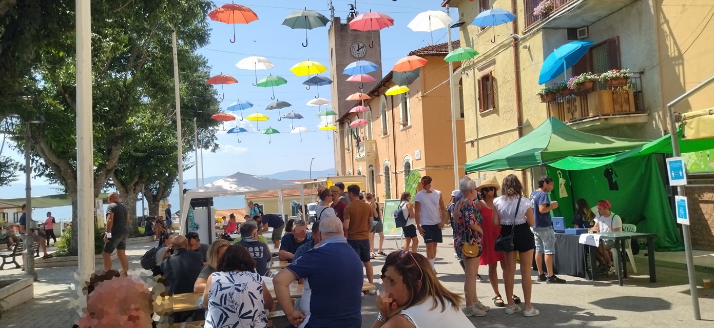 Aielli fa il pienone di turisti a Ferragosto, il sindaco: “Siamo gettonati”