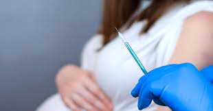 Circolare Ministero, sì vaccino in gravidanza e in allattamento