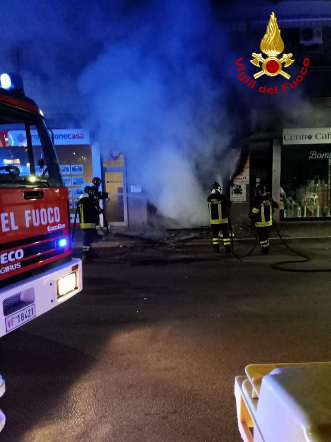Pescara: incendio nella notte ai Colli,  palazzina evacuata