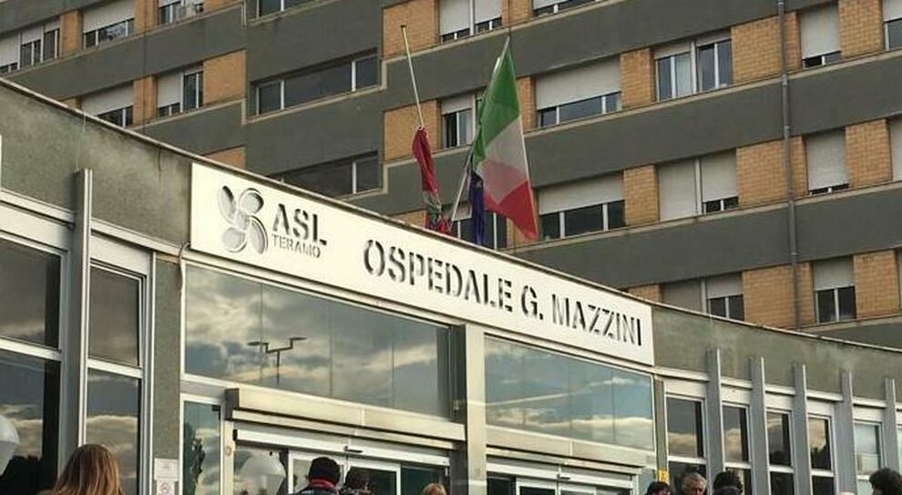 Ospedale Mazzini: riapre la Rianimazione Covid con 6 posti letto. Piano Asl contro la pandemia