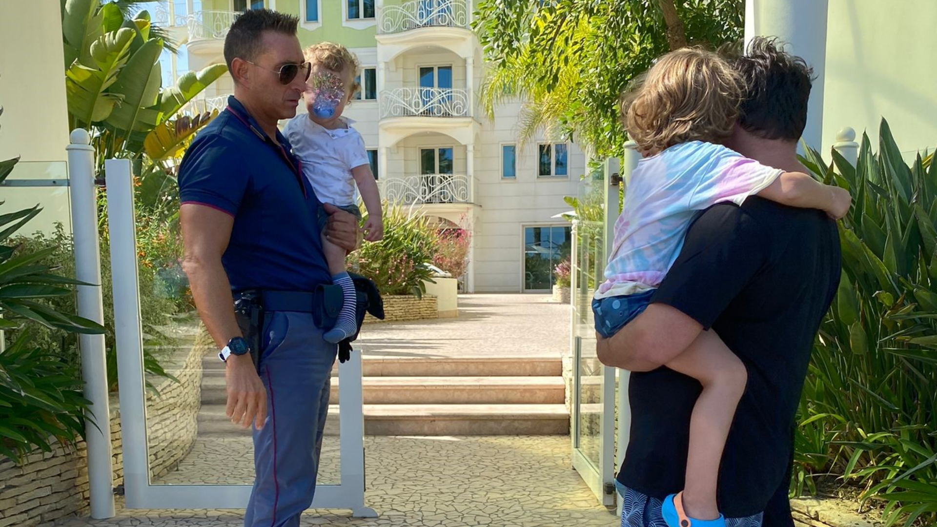 Bambino di 4 anni si perde sul lungomare di San Benedetto, la Polizia rintraccia i genitori