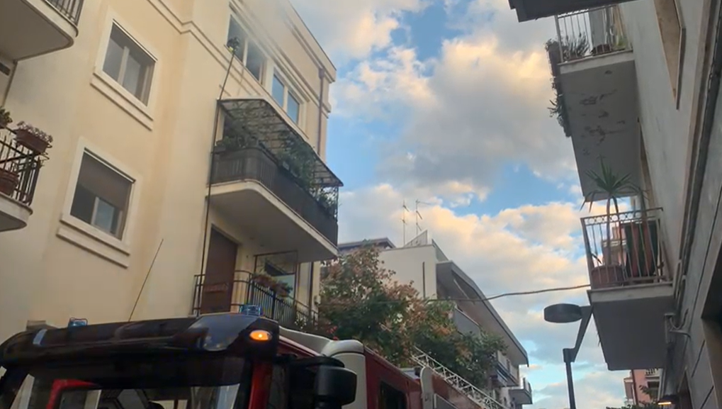 Pescara: incendio in appartamento del centro, palazzina evacuata