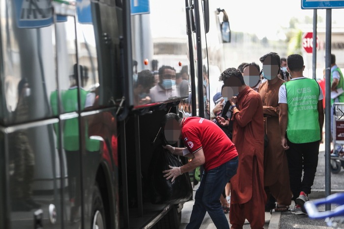 Gabicce – Venti profughi afghani lasciano il covid hotel, altri 20 in arrivo