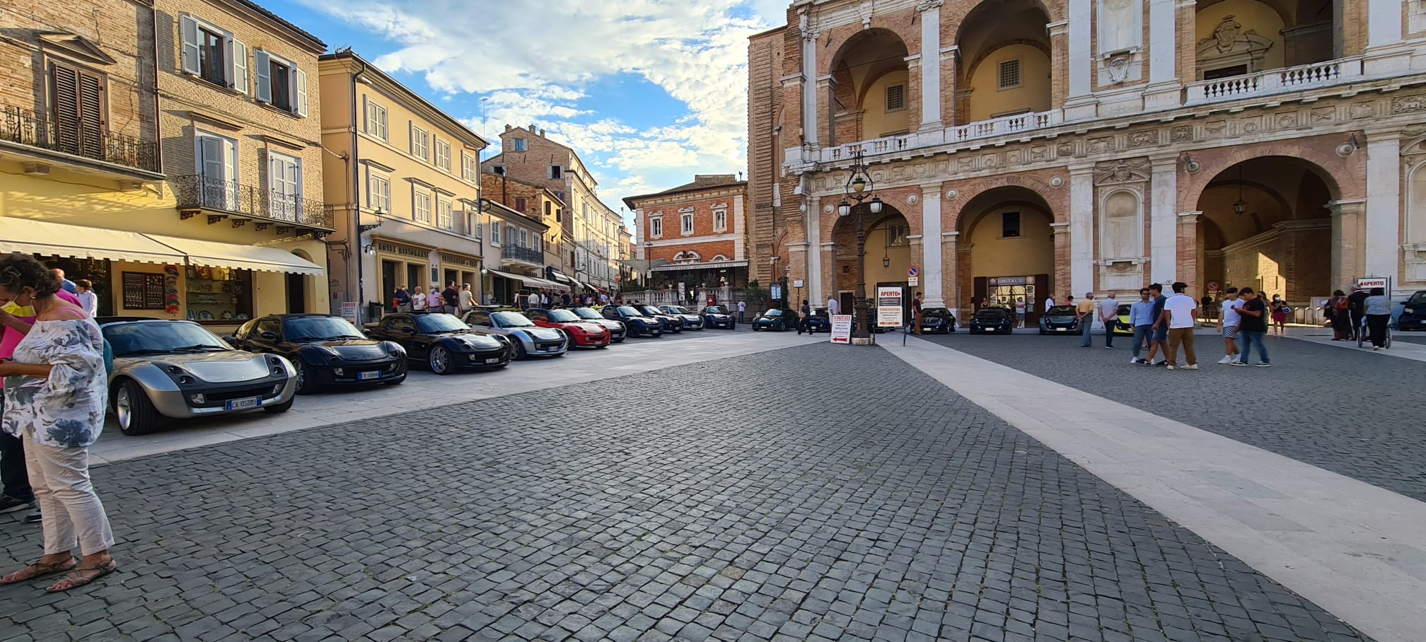 Grottammare – Oltre cento partecipanti per il raduno delle Smart