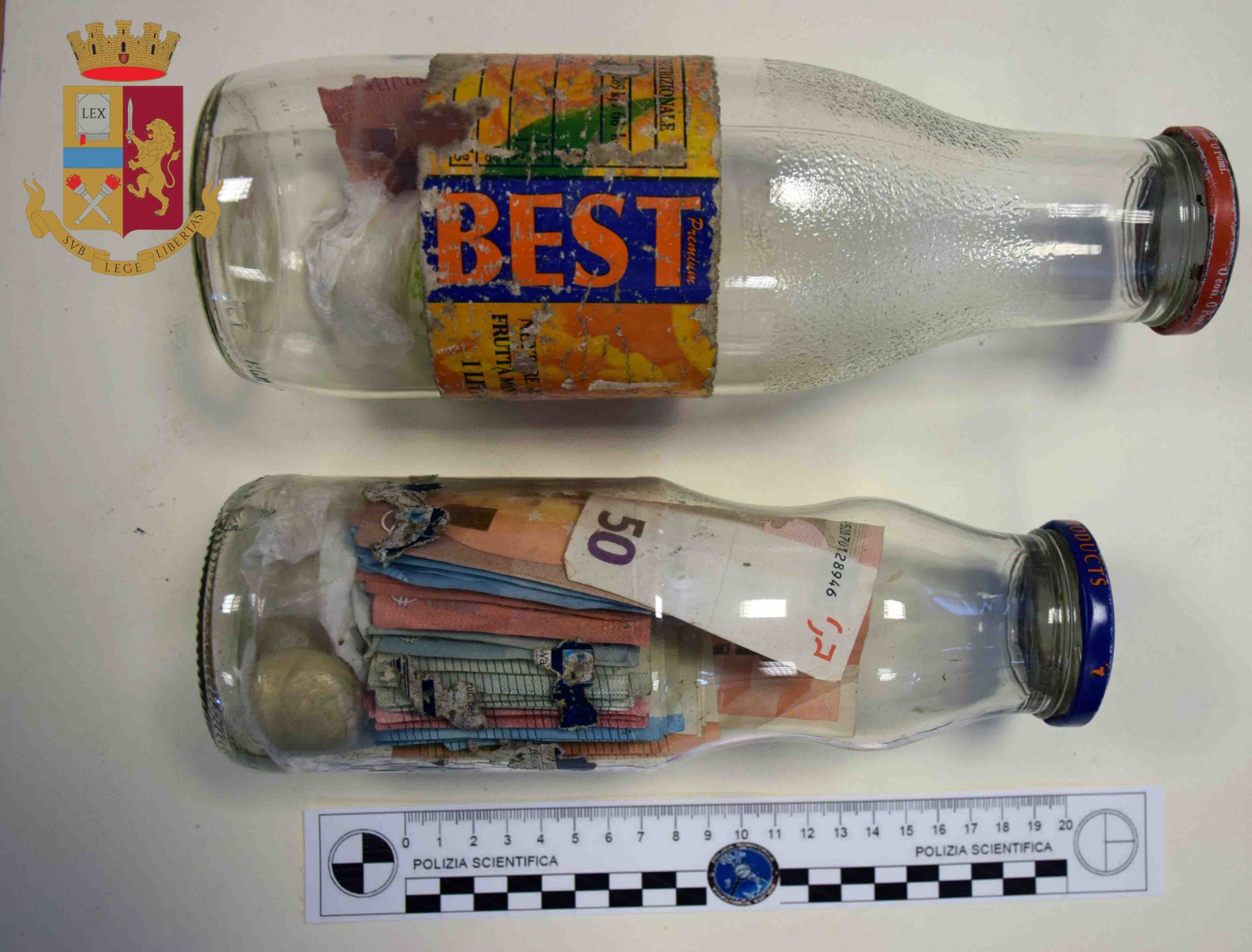 Porto Sant’Elpidio – Blitz nel casolare, Polizia trova droga e soldi in due bottiglie sotterrate