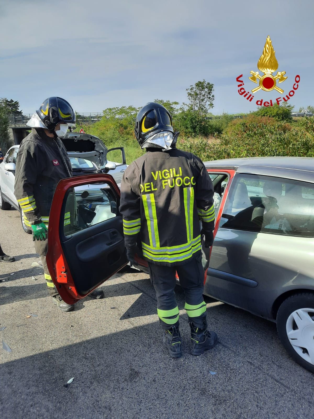 Incidente stradale, scontro tra due auto