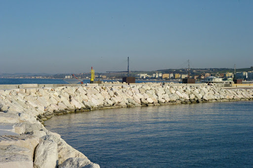 Cadavere di un anziano rinvenuto al porto di Senigallia