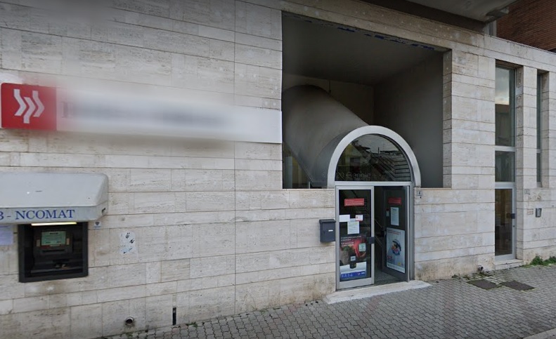 Martinsicuro – Rapina in banca, bottino di 5mila euro