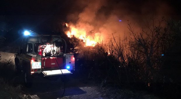 Cupra Marittima – Doppio incendio nella notte, a fuoco anche un camion