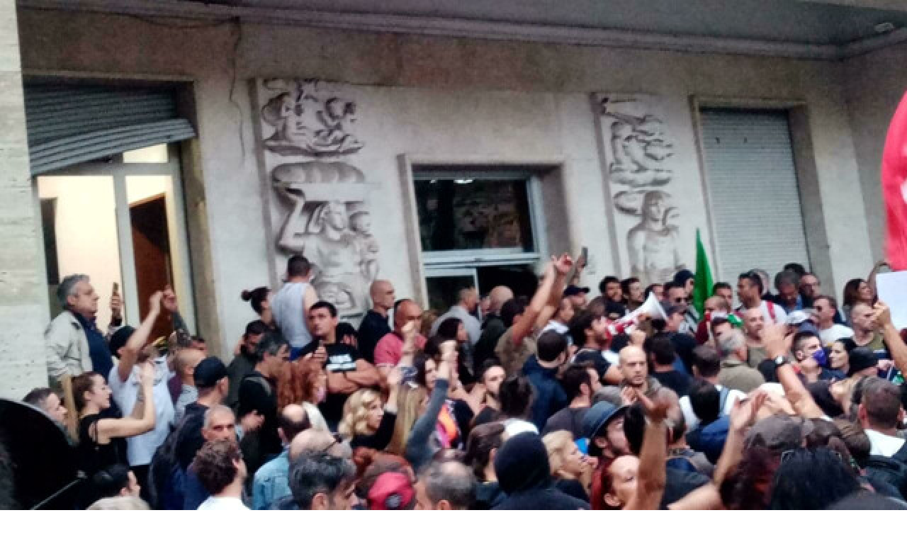 Attacco alla Cgil, sedi aperte in tutte le Marche e Abruzzo: “Presidio contro i neofascisti”