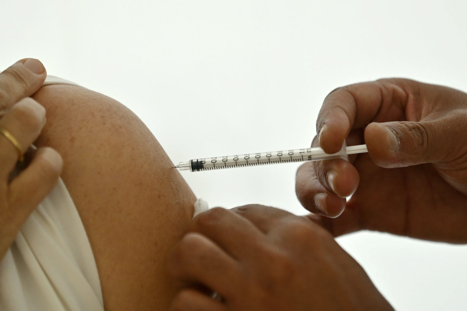 Vaccini anti-Covid per i bambini fragili da 6 mesi a 4 anni: da domani al via la prenotazione