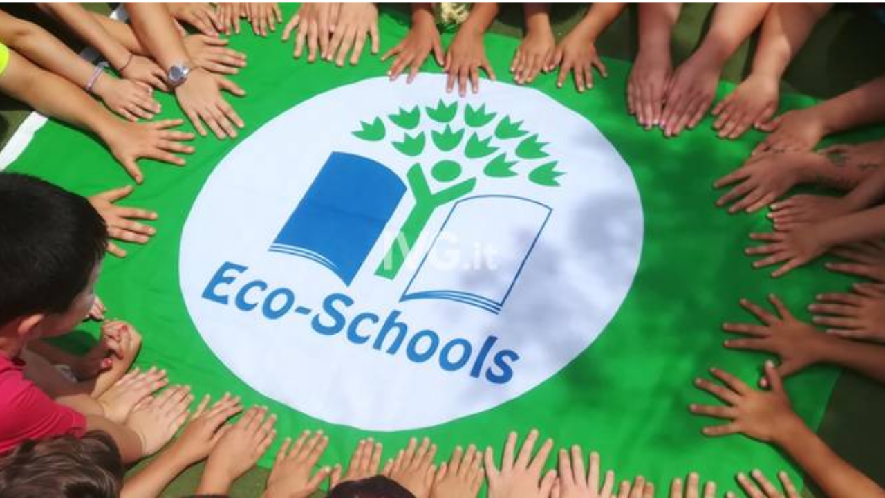 Eco-school, consegnate le “Bandiere Verdi” alle scuole cittadine