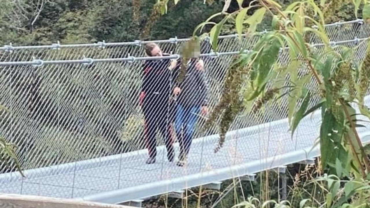 Convince una donna madre di tre figli a non gettarsi dal ponte: è di Osimo l’angelo in divisa