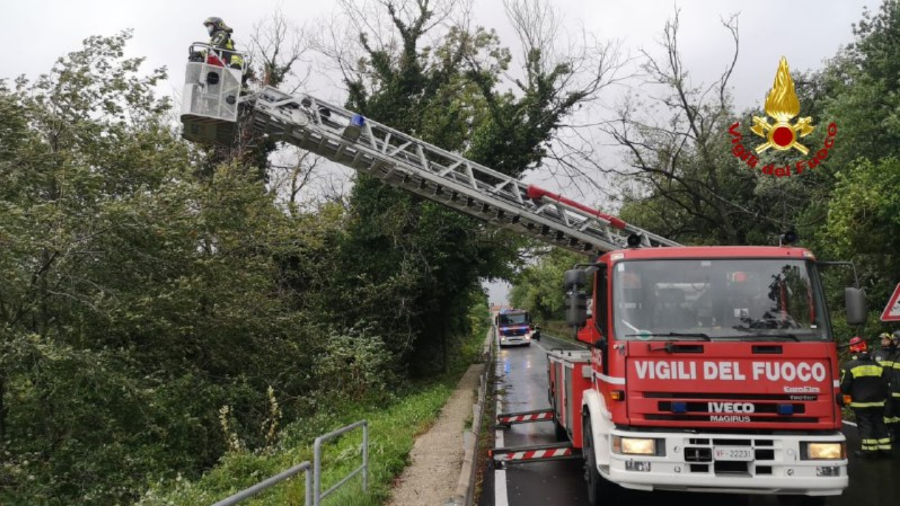 Maltempo Marche, 40 interventi dei Vigili del Fuoco