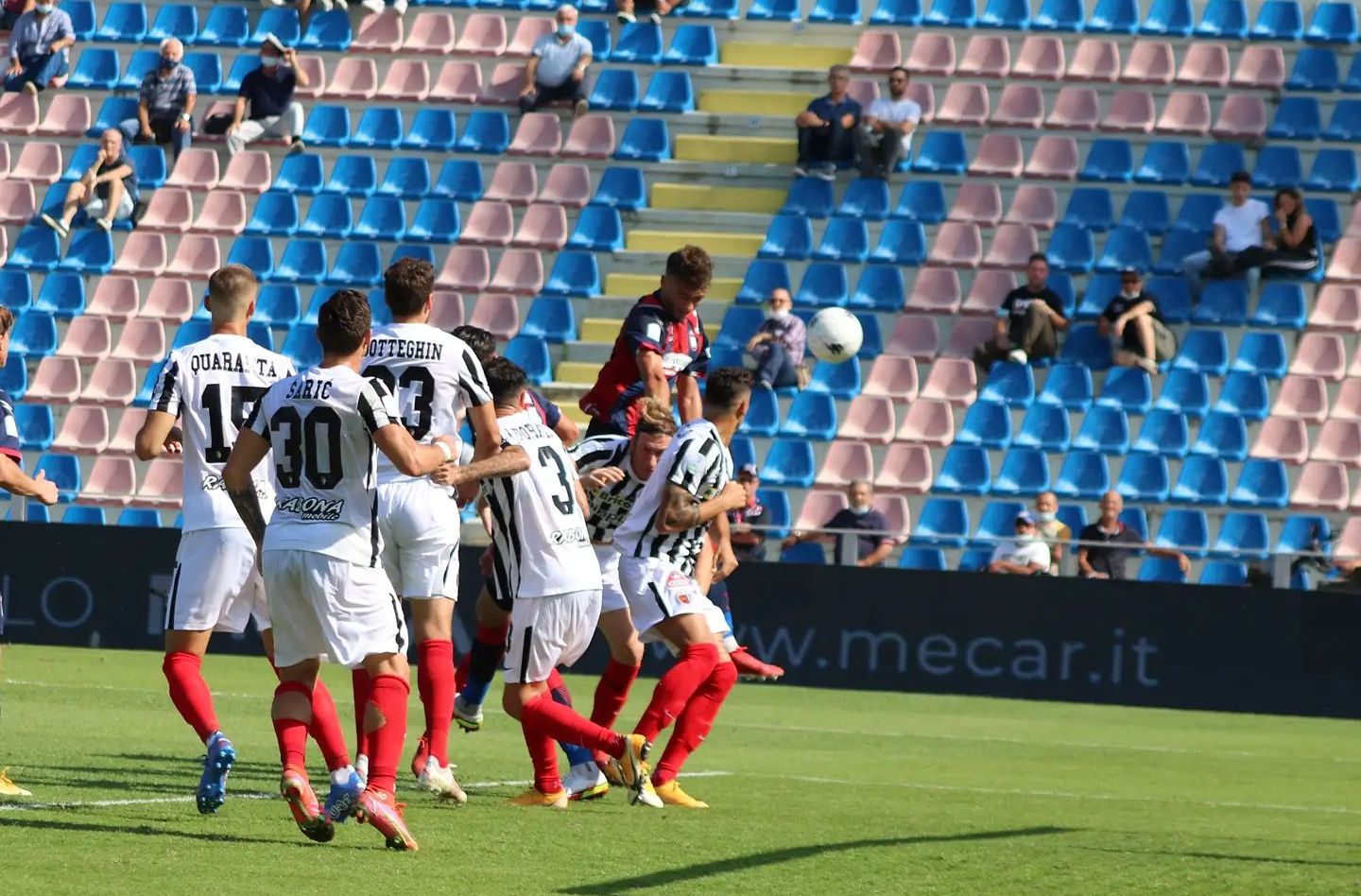 Crotone-Ascoli 2-2: i bianconeri si salvano al 94’