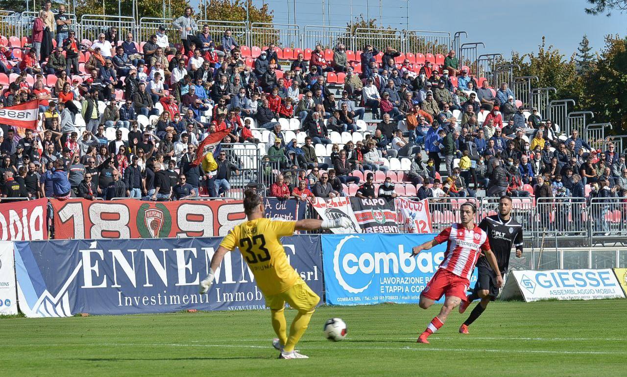 Vis Pesaro-Cesena 1-1: De Respinis riprende i romagnoli all’81’