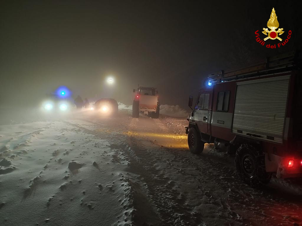 Neve, famiglia bloccata in un rifugio a Piobbico