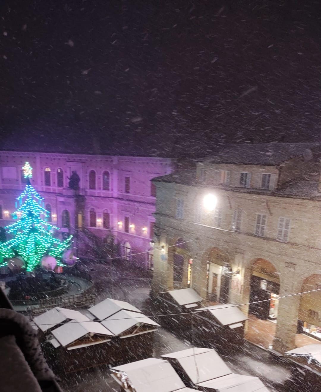 Nevica sulle Marche, apertura scuole in forse a Fermo, Calcinaro: “Daremo comunicazioni sul sito del Comune”