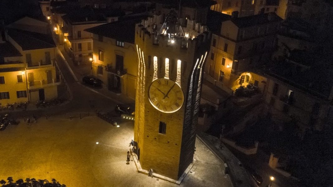 San Benedetto del Tronto – Caro bollette: La Torre dei Gualtieri si spegne in segno di protesta