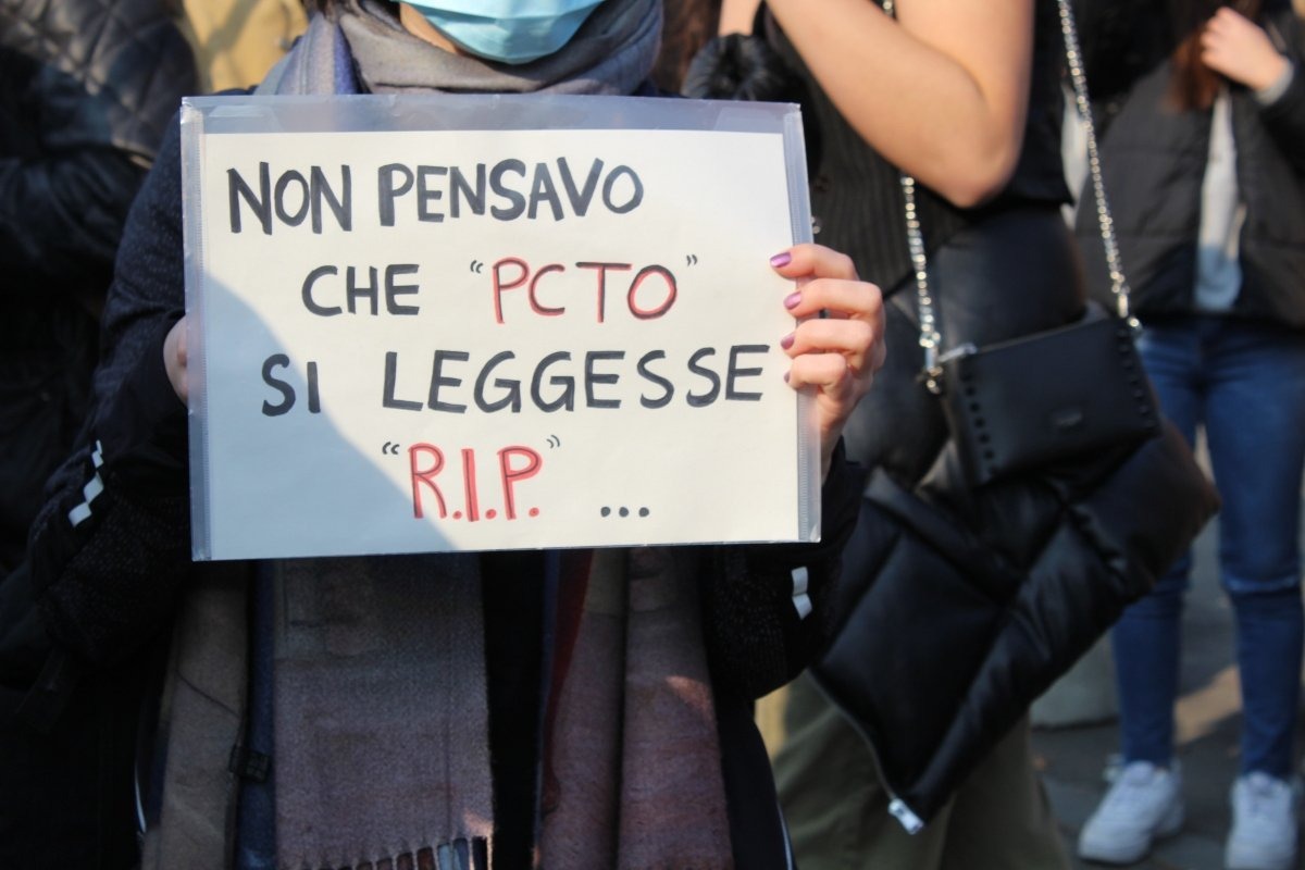 Morto a 16 anni: venerdì manifestazione degli studenti a Fermo