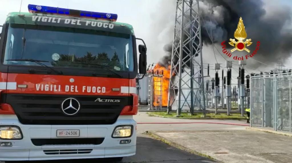 Incendio alla centrale elettrica di Via Tirino