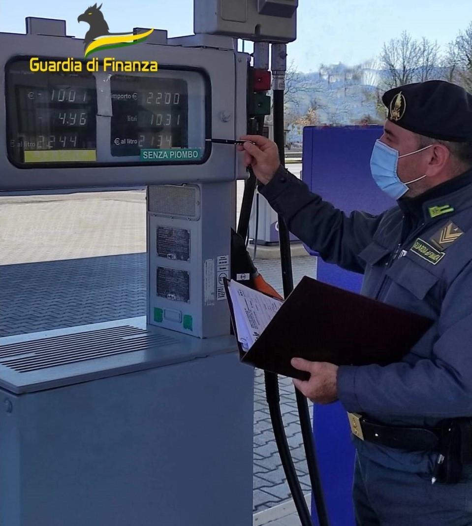 Speculazione carburanti: Guardia di Finanza sanziona distributore