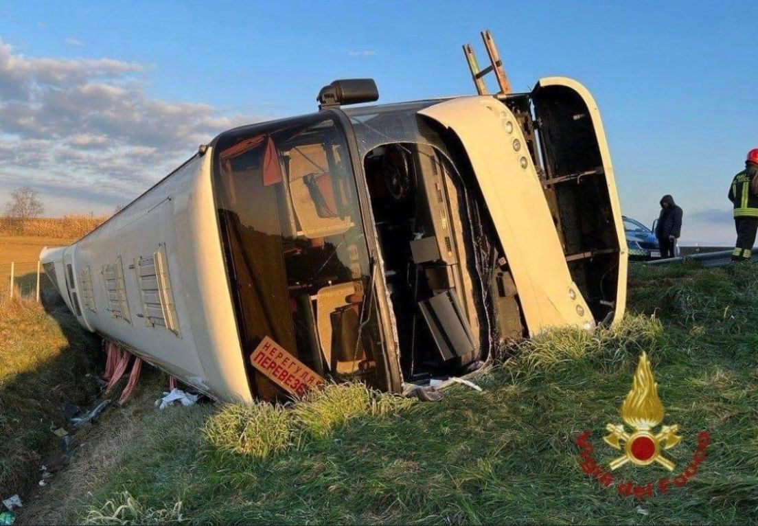 Autobus con a bordo cittadini ucraini si ribalta, muore una donna