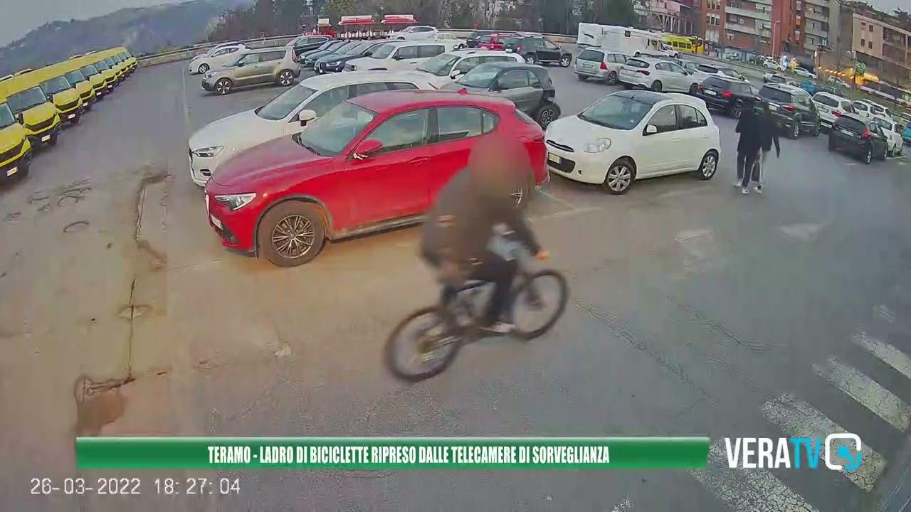 Teramo – Ladro di biciclette ripreso dalle telecamere di sorveglianza