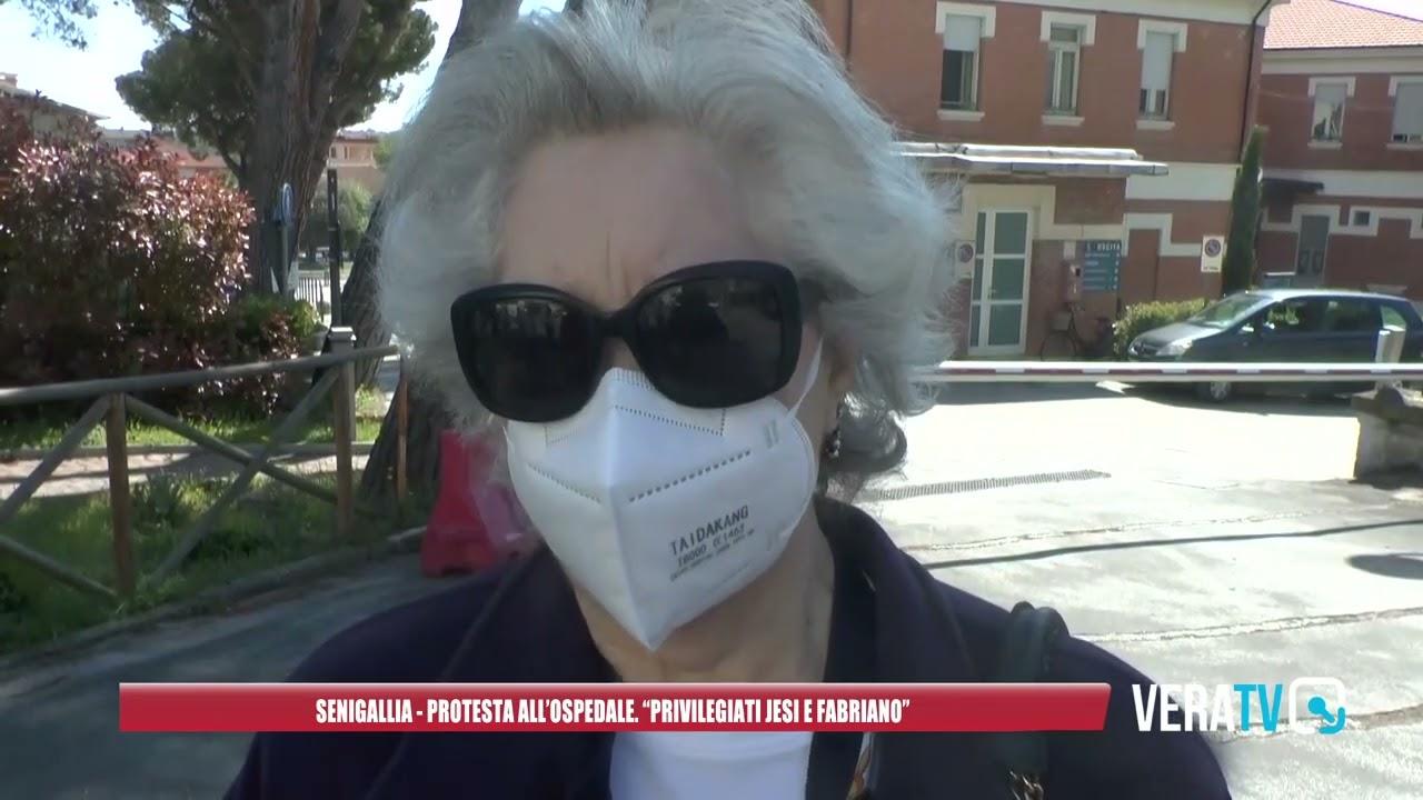 Senigallia – Protesta all’ospedale per denunciare le carenze di personale medico e sanitario