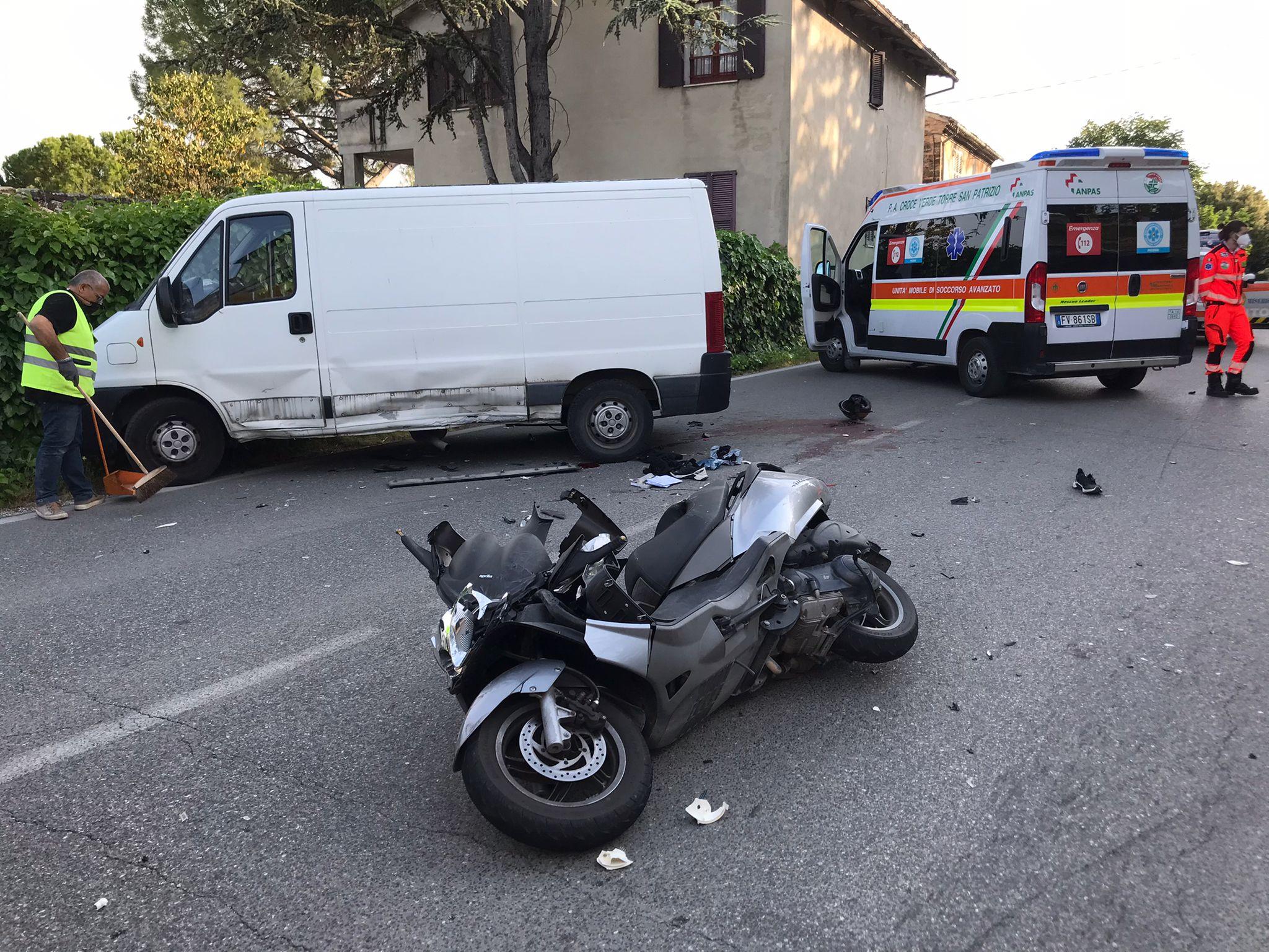 Tragico schianto a Magliano di Tenna, muore uno scooterista 57enne