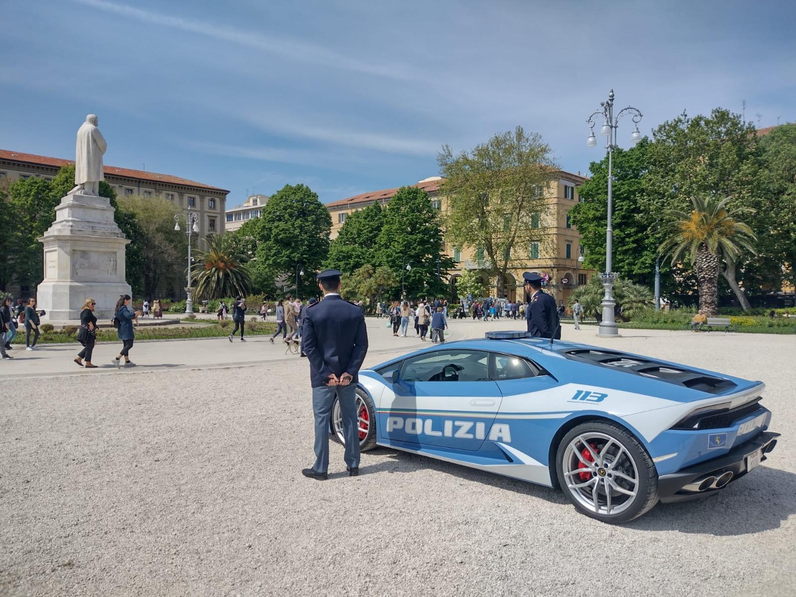 Le Lamborghini della polizia alla festa di San Ciriaco