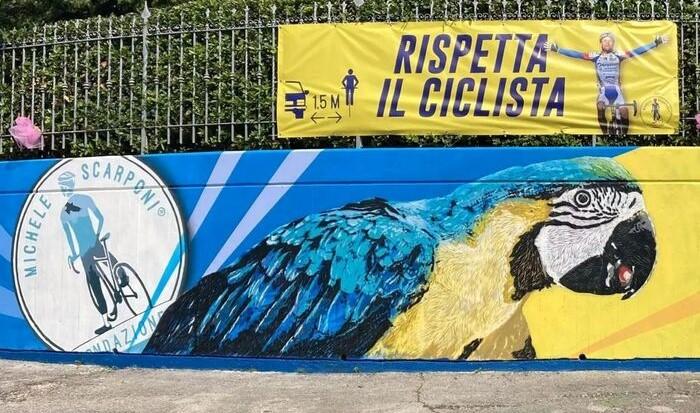 Giro d’Italia: a Filottrano murales per Scarponi sulla curva dell’incidente