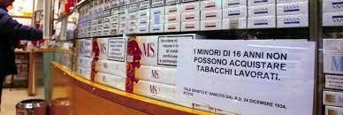 Minorenni acquistano sigarette, tabaccaia multata e con rischio di chiusura