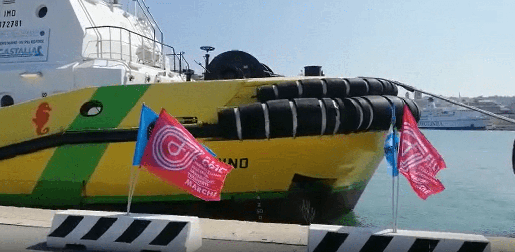 Il video della sirena al porto in memoria delle vittime di Bari