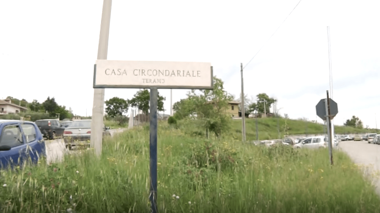 Teramo – Altra rissa tra i detenuti a Castrogno, ferito un agente