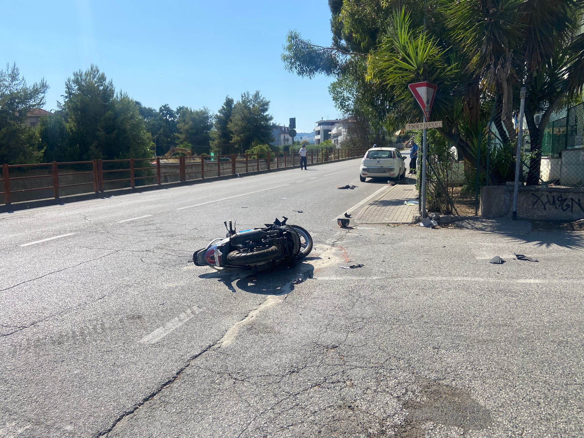 San Benedetto, terribile schianto auto scooter in via Manara: morto 52enne