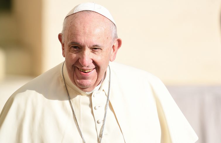 Sale attesa del Papa a L’Aquila, Francesco: “Non penso a dimissioni”