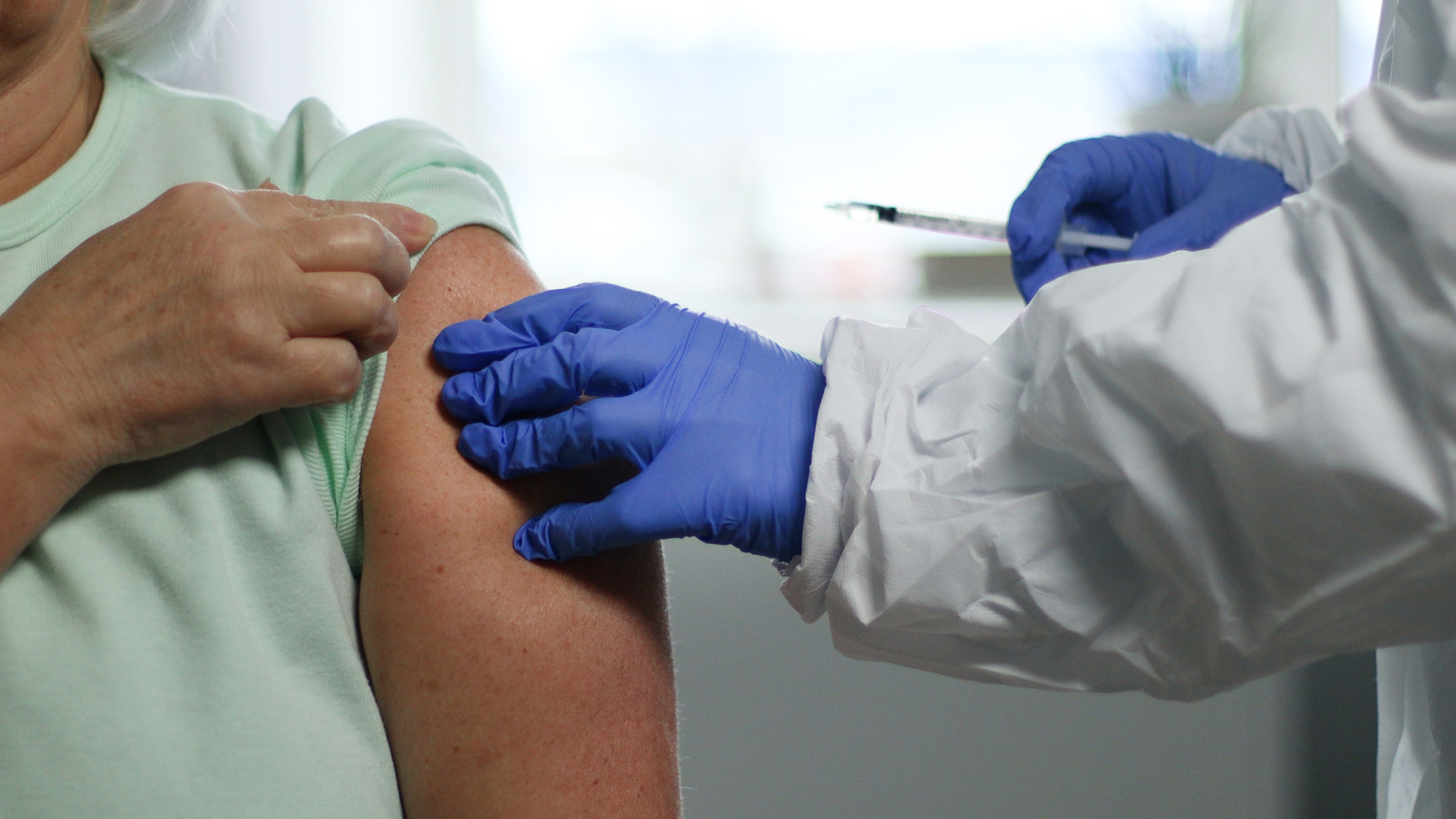 Vaccini over 60 anche in farmacia, Federfarma Marche: “Non ci siamo mai fermati”