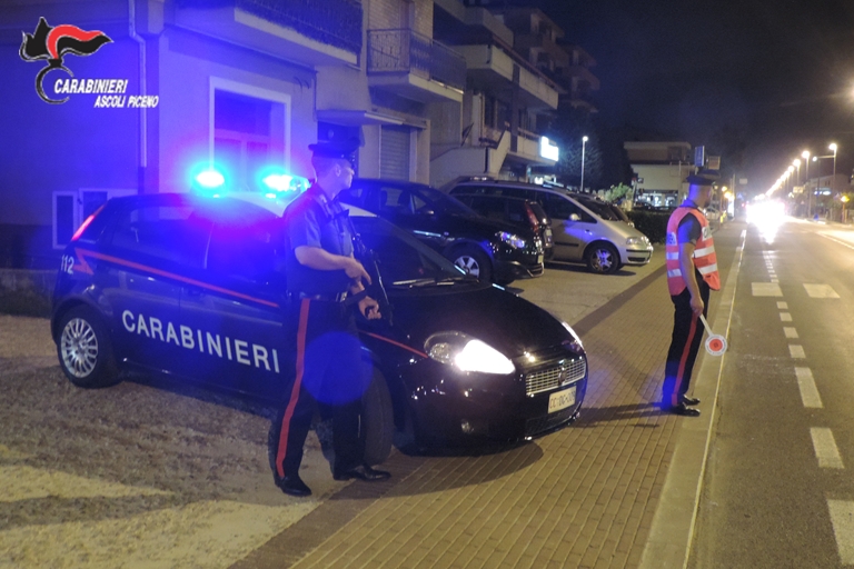Controlli sulle strade dei Carabinieri di Ascoli Piceno: nove denunciati, 182 contravvenzioni