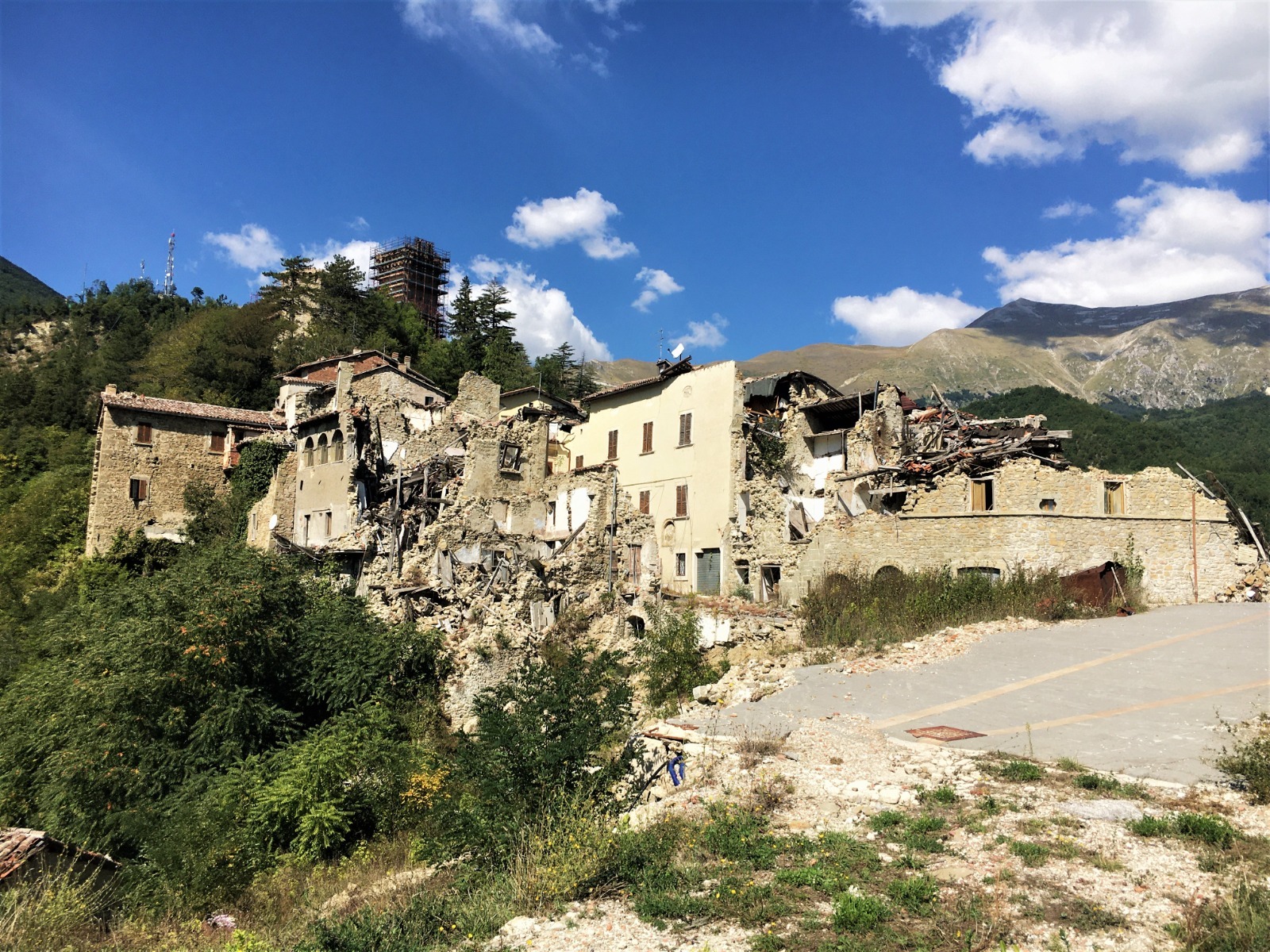 Demolizioni post sisma ad Arquata, Castelsantangelo sul Nera, Visso, Ussita e Pieve Torina