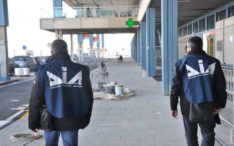 ‘Ndrangheta nella Gdo: 12 arresti, operazione Dia anche in Abruzzo