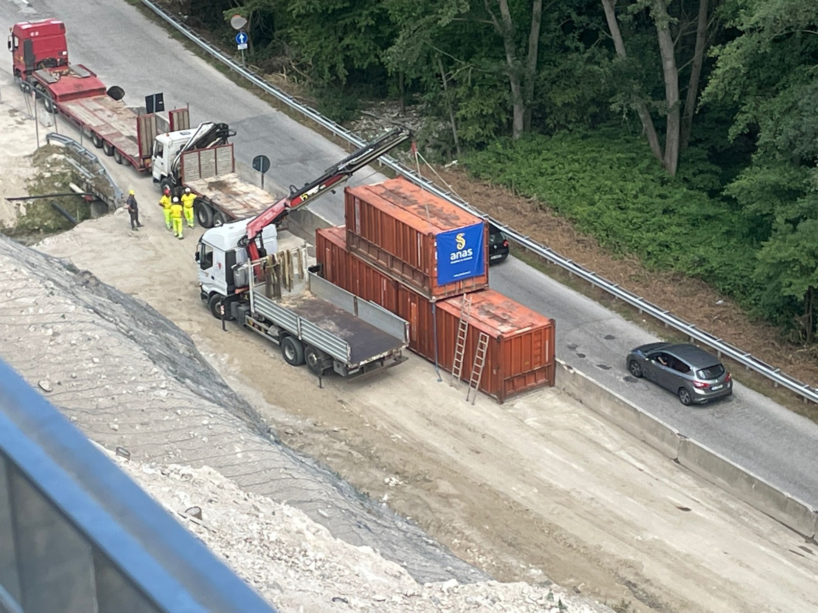 Pescara del Tronto, rimossi i container dalla Salaria, tra due settimane via i semafori