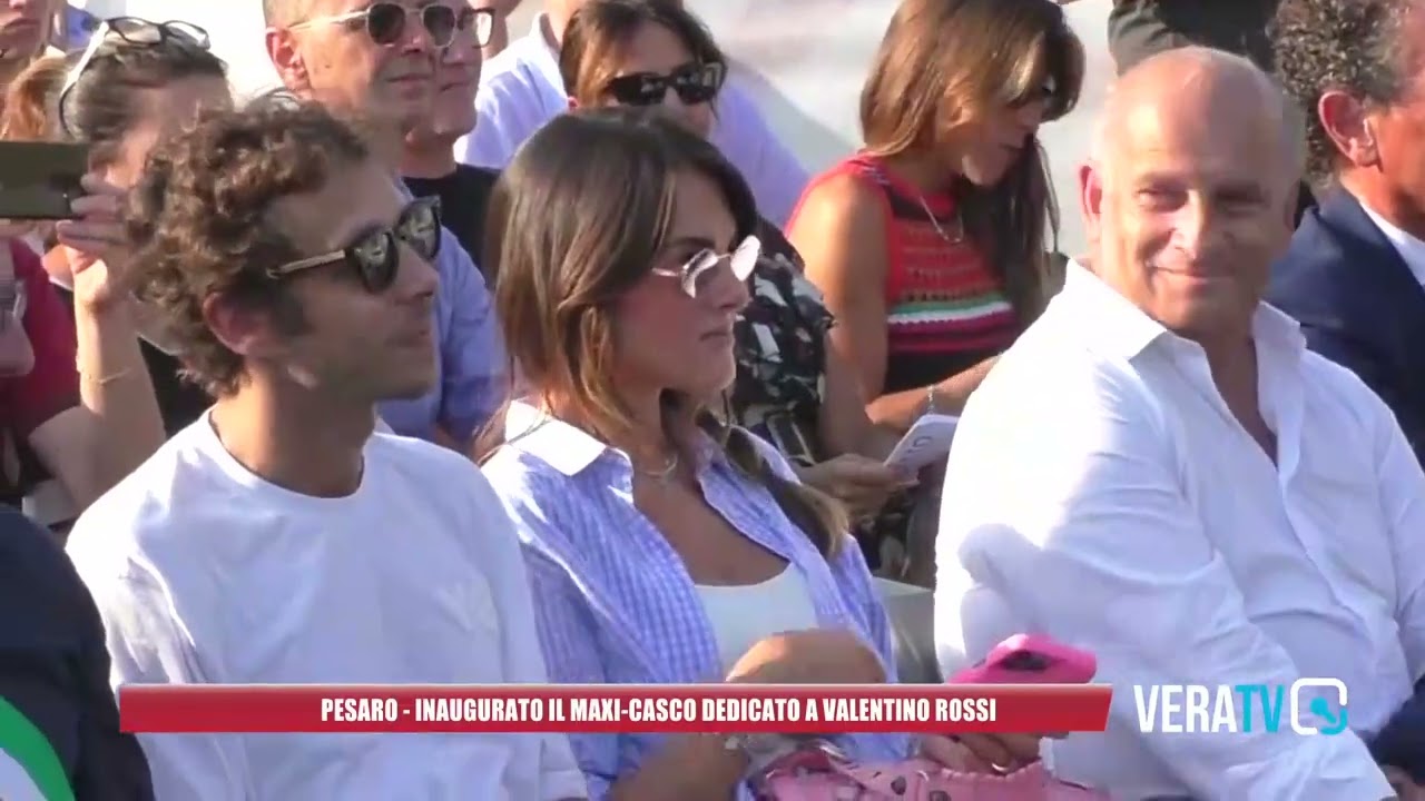 Pesaro, inaugurato il maxi-casco dedicato a Valentino Rossi
