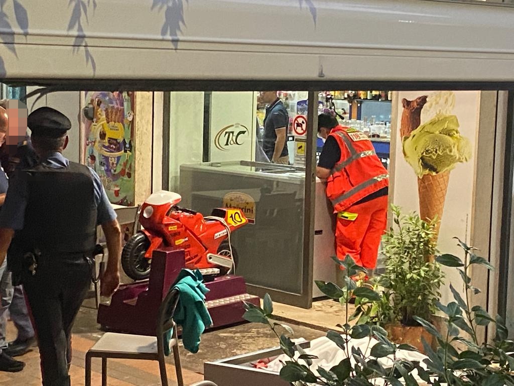 Sparatoria in via Ravasco a Pescara, un morto e un ferito grave
