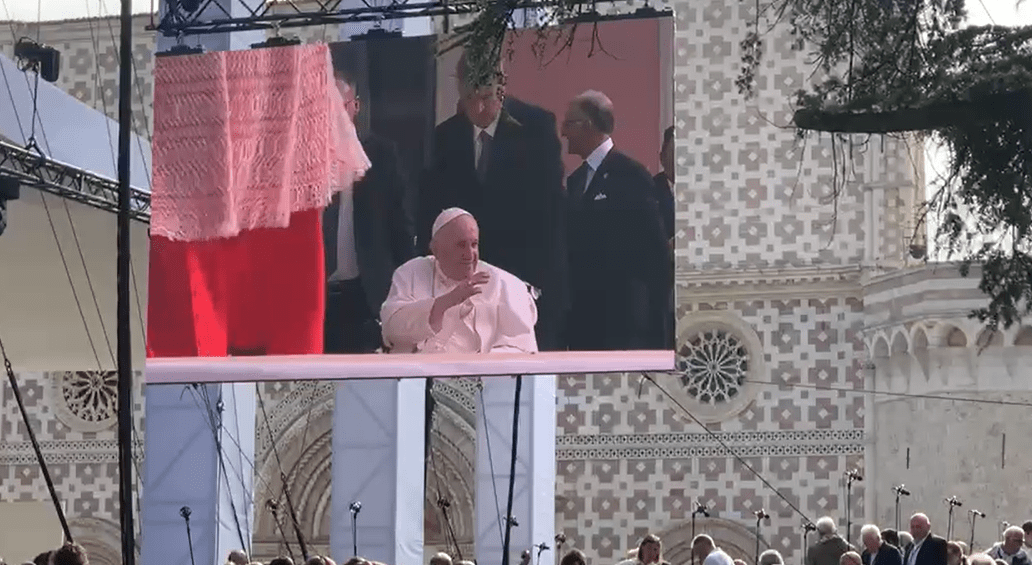 “Jemo ‘Nnanzi”, il saluto di Papa Francesco in Piazza Duomo