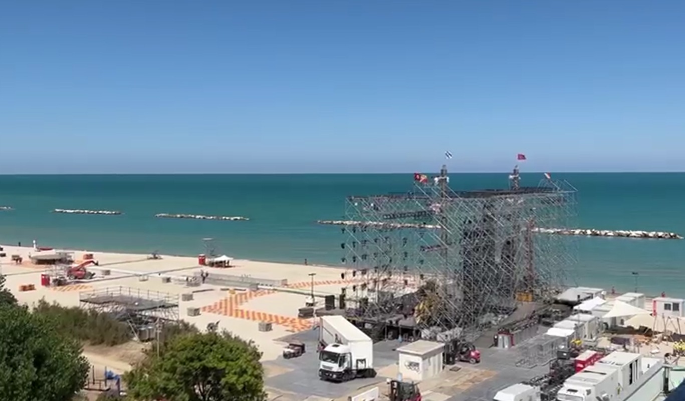 Fermo, lavoratori in nero al cantiere del ‘Jova Beach Party’: stop a quattro ditte