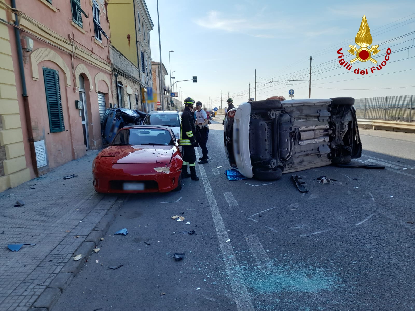 Ancona, perde il controllo del mezzo e tampona 4 auto: donna trasportata in ospedale