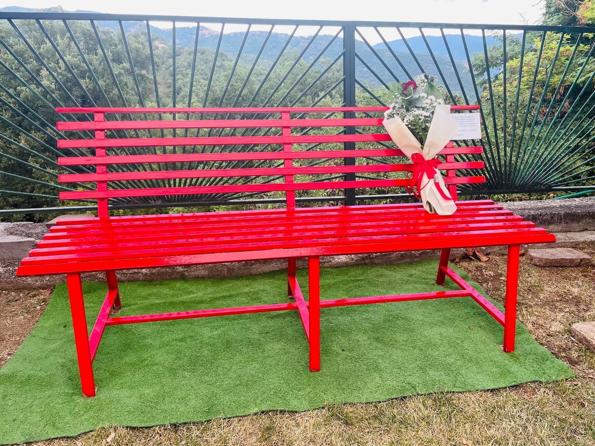 Una panchina rossa per Gioia, scomparsa nel 2017