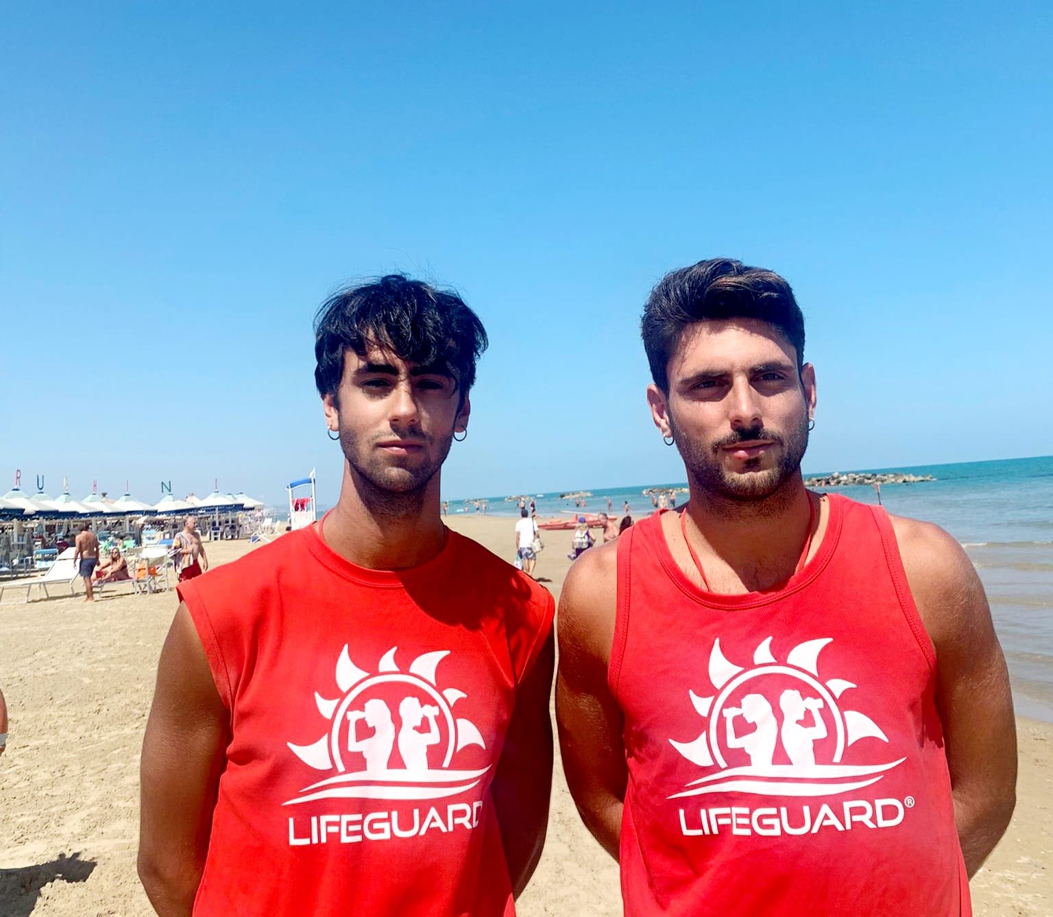 Pescara – Bimbo rischia di annegare, salvato dai bagnini della “Lifeguard – La Compagnia del Mare”