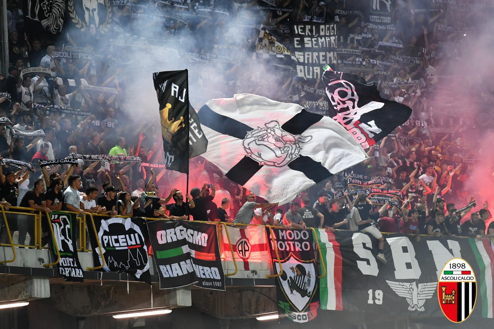 Curva provvisoria allo stadio Del Duca di Ascoli, ospiterà oltre tremila spettatori